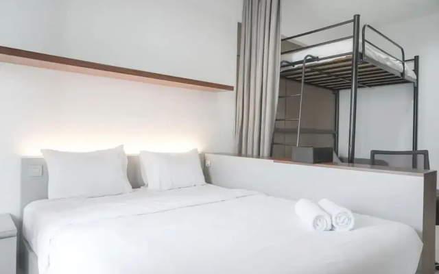 Comfort And Warm Studio Room At West Vista Apartment