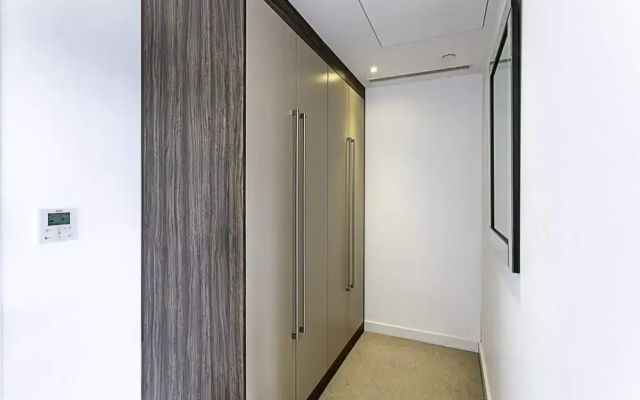 Central London Haven: Steps From Shoreditch Station