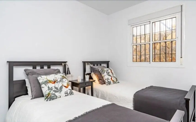 Bright Apartment with Sea View and Terrace Ref 53