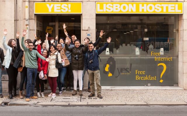 Yes! Lisbon Hostel Лиссабон вид на фасад