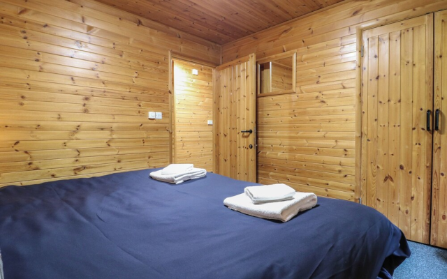 Oak Lodge