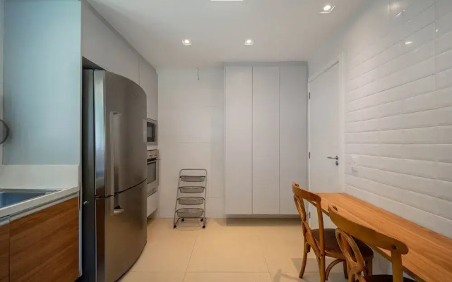 Bz77 Beachfront house with 4 suites!