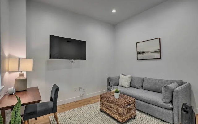Chic & Sunny Provo Townhome w/ Rooftop Deck!