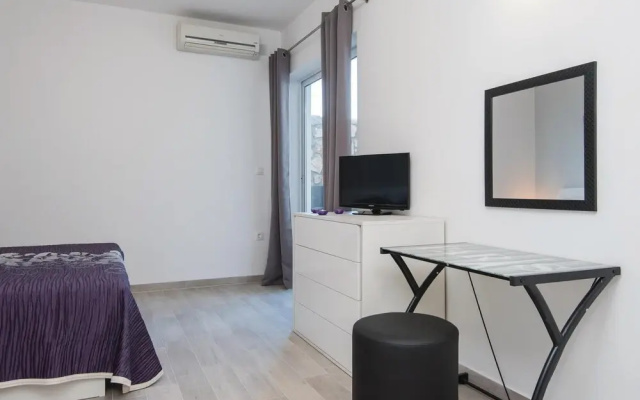 Awesome Home in Sreser with Hot Tub, WiFi & 4 Bedrooms