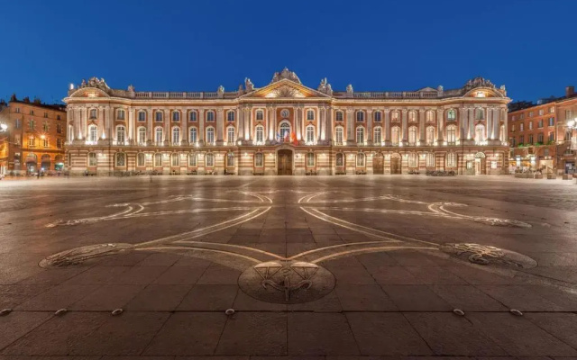 Sublime 80m With Balcony In Toulouse
