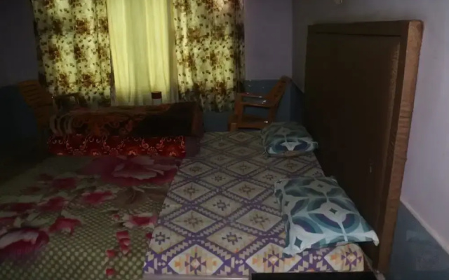Shri Anand Hotel Berinag