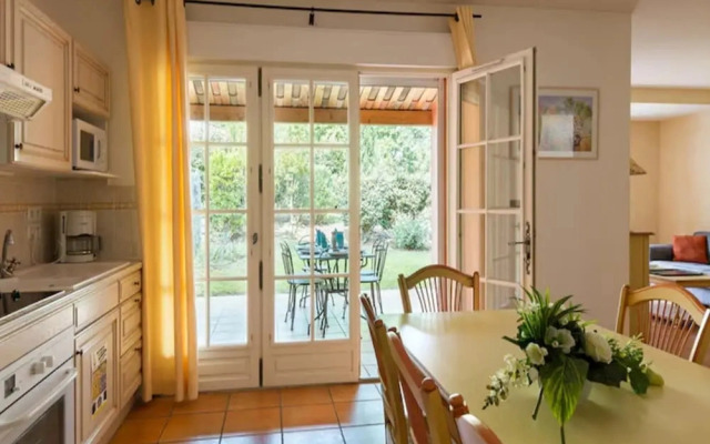Var Duplex House for 6 With Pool