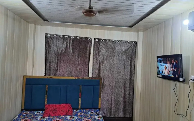 Pari Ac Restaurant & Hotel