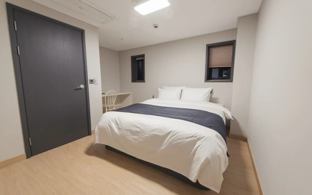 R B Business Hotel
