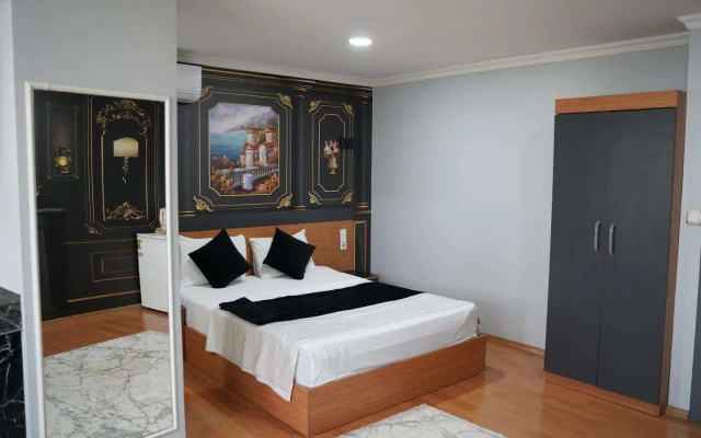 Heraldic Room Hotel