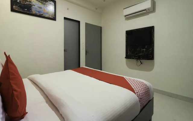 OYO 28722 The Prince Hotel