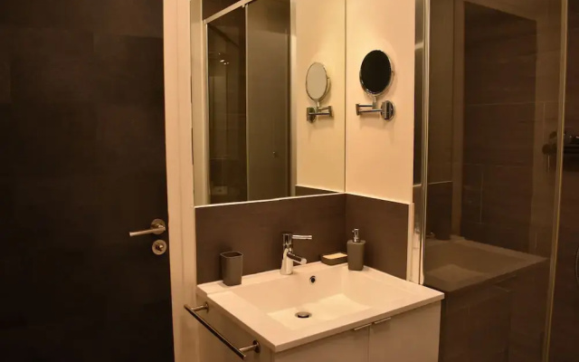 Studio Apartment Near Trocadéro & Champs Elysées