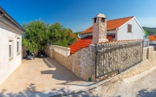 Holiday House Little Desire