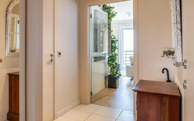 Apartment by Zeedijk With Sea View