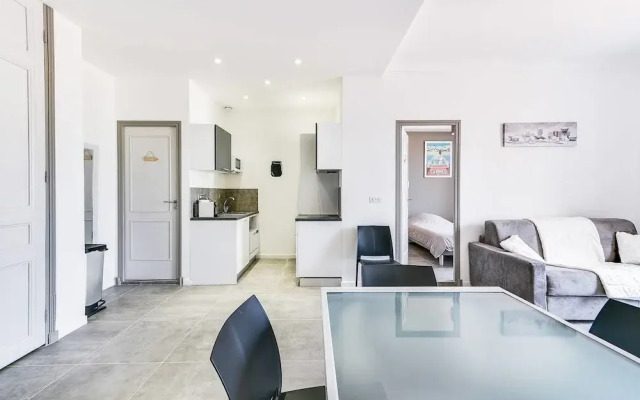 Beautiful Modern Apartment for 4 People in Cannes!