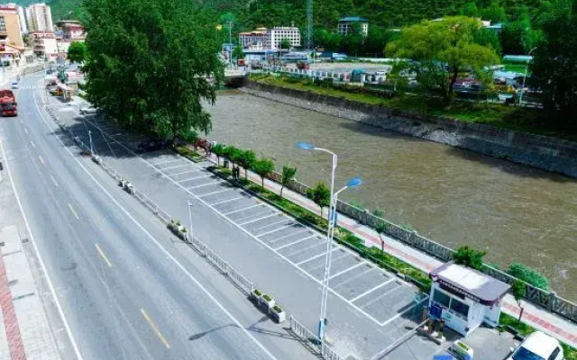 HanTing Hotel (Barkam, Aba Prefecture)