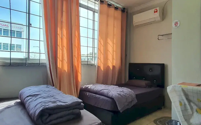 Hotel O Hoover Room