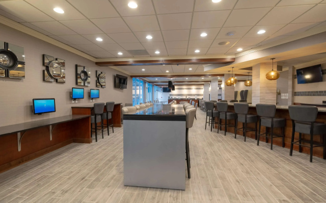 Cottonwood Airport & Expo Hotel Louisville