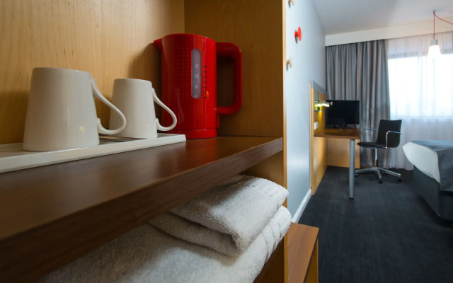 Holiday Inn Express Warwick - Stratford-upon-Avon by IHG