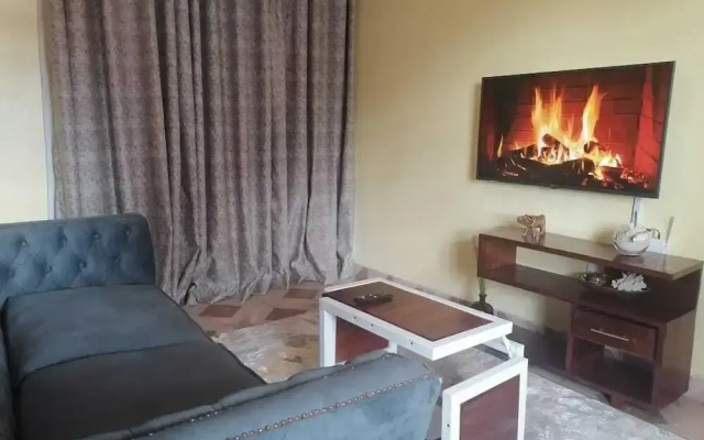 Lux Suites Trm drive Studio Apartments
