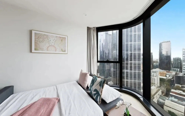 A Chic 2BR Apt Near Melbourne CBD w/ Free Parking