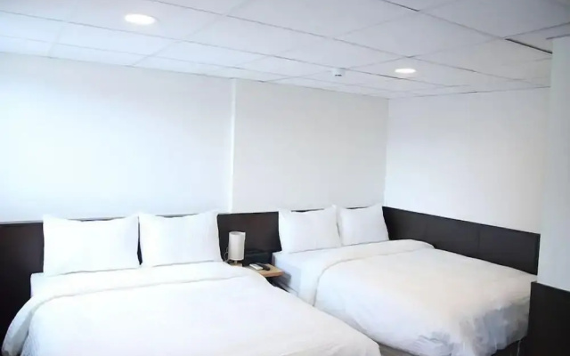 Cloud Haku Cozy Inn