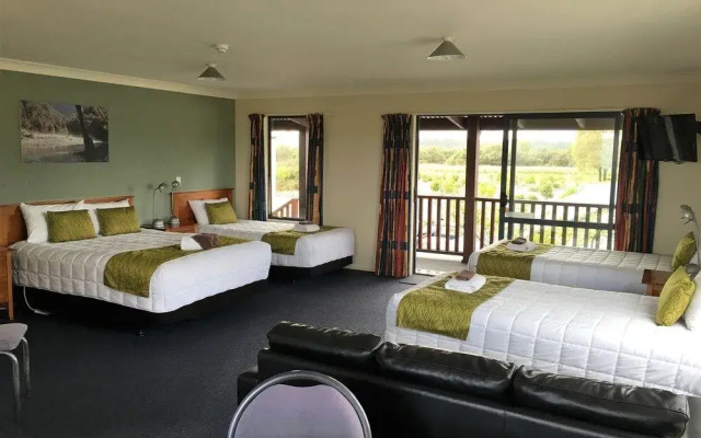Haast River Top 10 Holiday Park
