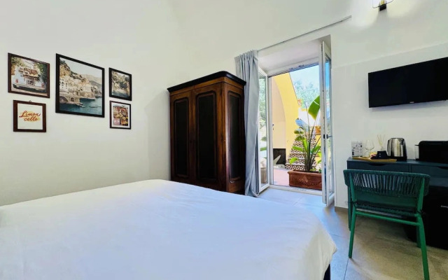 Palazzo Bougainvillea by Ritardo Aereo