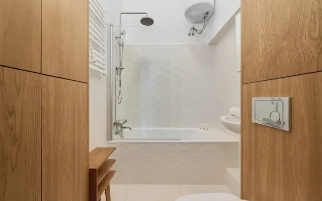 Spacious Apartment Saperów By Renters