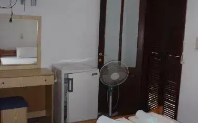 Meraklis Rooms