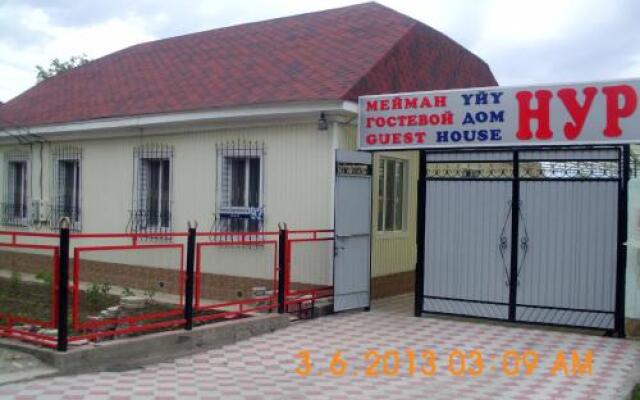 Отель Guest House NUR Кыргызстан, Каракол - отзывы, цены и фото номеров - забронировать отель Guest House NUR онлайн вид на фасад