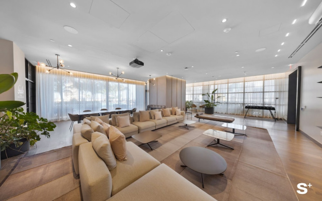 46th-Floor High-Rise Studio - Pool & Gym