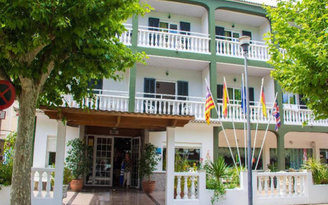 Отель GR Canyamel Garden Apts вид на фасад