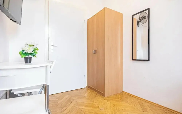 Lovely 4BR Apt with Garden near Danube