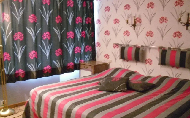 Hotels Aux Roches Fleuries