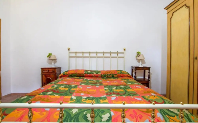 Beautiful Home in Londa With 2 Bedrooms and Wifi