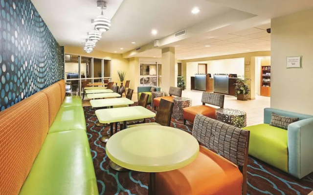 La Quinta Inn & Suites by Wyndham Knoxville Airport