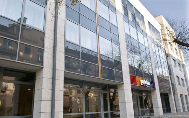 Отель Park Inn by Radisson Budapest вид на фасад