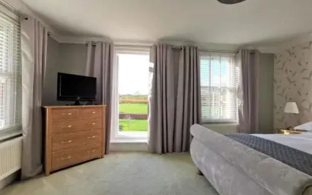 Blashford Manor Farmhouse - New Forest Cottage