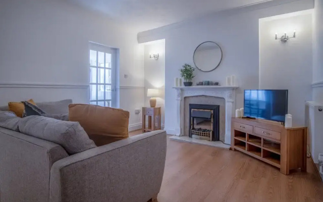 Ivy Cellar - 1 Bedroom Apartment - Tenby