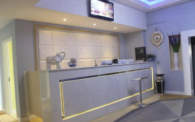 Xianyang Moonlight Island Style Hotel