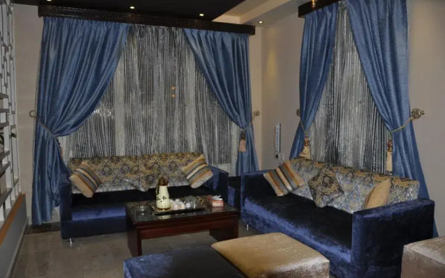 Al Bustan Crown Hotel 2