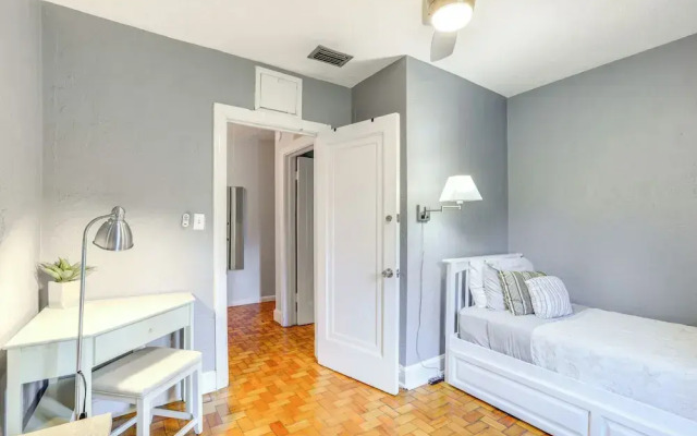 Cozy Gainesville Home ~ 1 Mi to University!