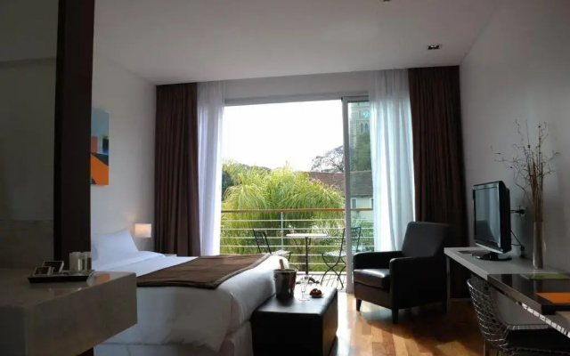 San Isidro Plaza Hotel