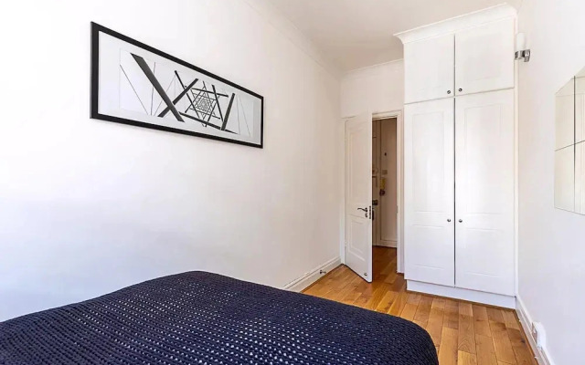 Modern 2 Bedroom Flat Near Queensway