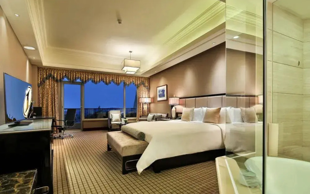 Intercontinental Sancha Lake