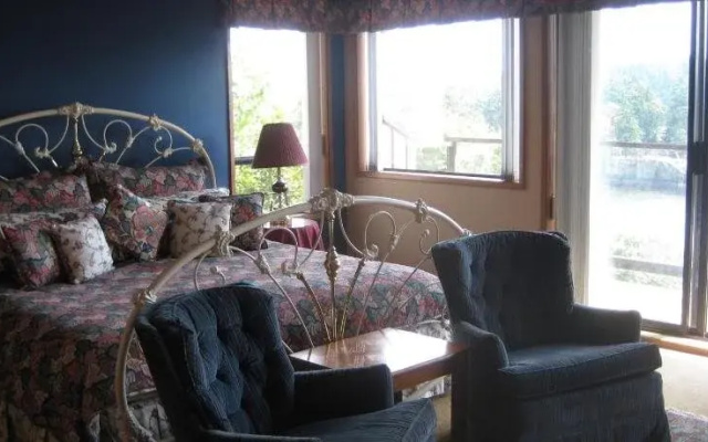 Stephenson Point Seaside B&B