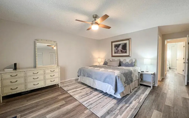 708 Queens Grant