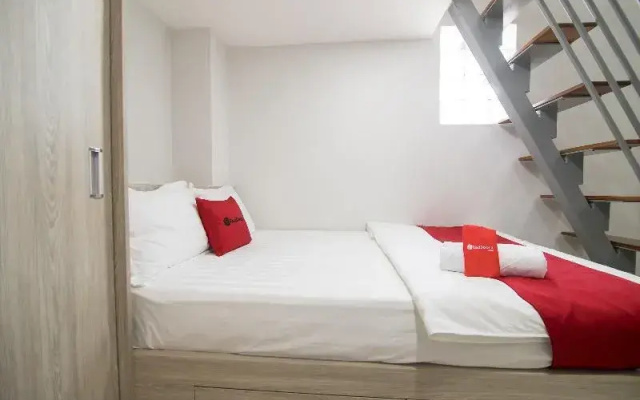 RedDoorz Premium near E-Town 3