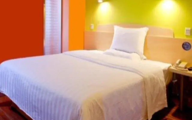 7 Days Inn Luoyang Wangcheng Avenue Shenglong Square Branch
